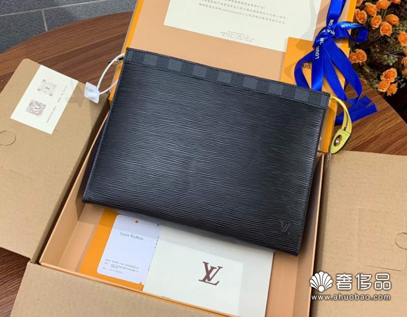 LV路易威登Pochette Voyage原單中號手袋(手拿包)