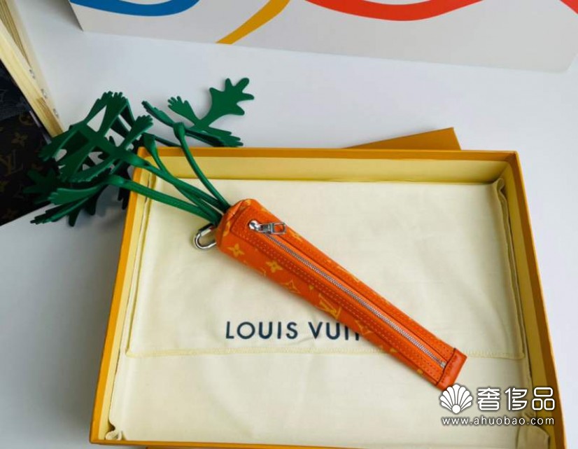 LV胡蘿蔔造型Carrot手拿包