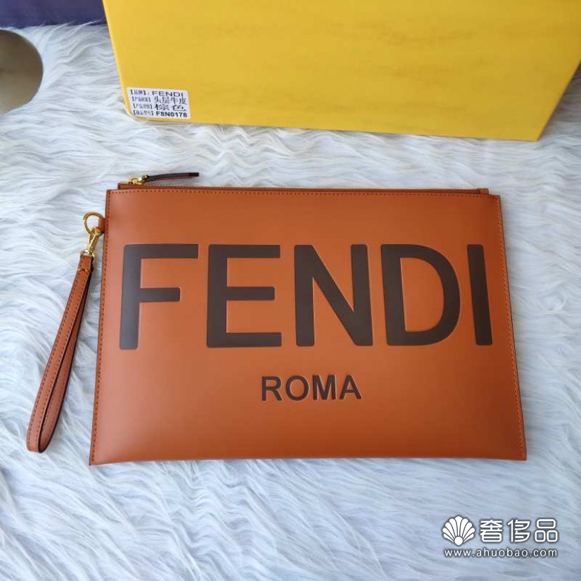 Fendi roma芬迪棕色大號手拿包 width=